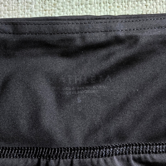 ATHLETA Running Free Printed Short 3.5” Women’s Small Black Gray Camouflage - Picture 4 of 4